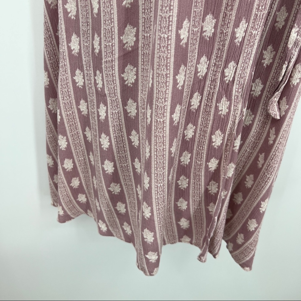 Le Lis Wrap Floral Side Tie V-Neckline Cap Sleeve Striped Mauve Midi Dress - Picture 10 of 13